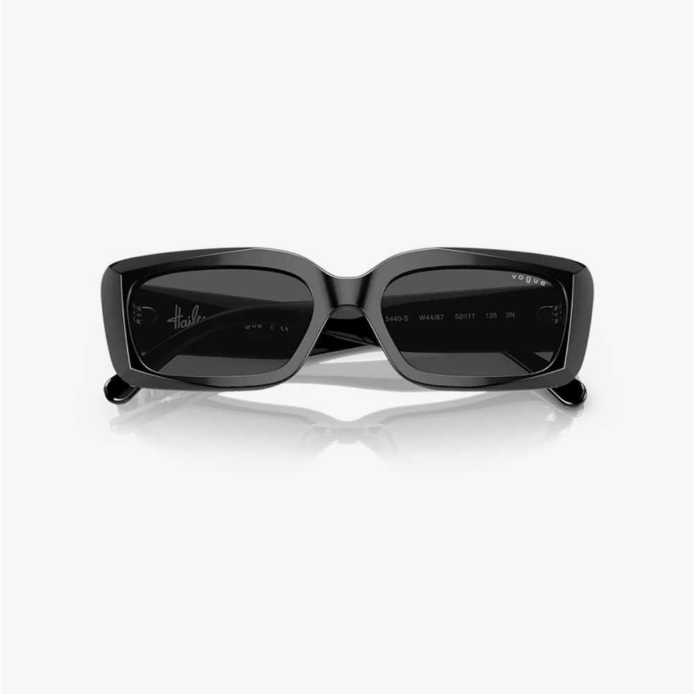 Hailey Bieber x Vogue Sunglasses VO5440S Black/Dark Grey